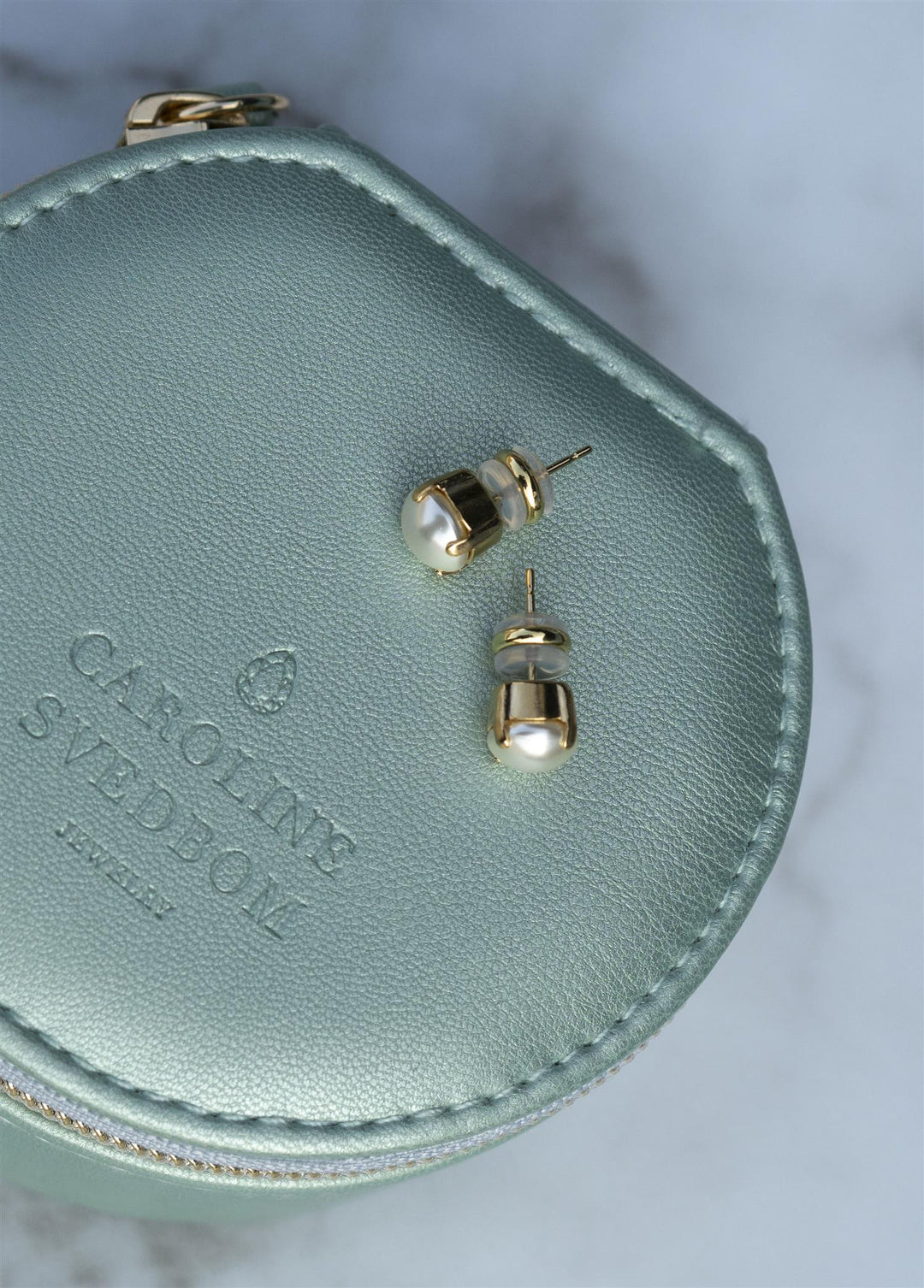 Classic Stud Earrings Hvit