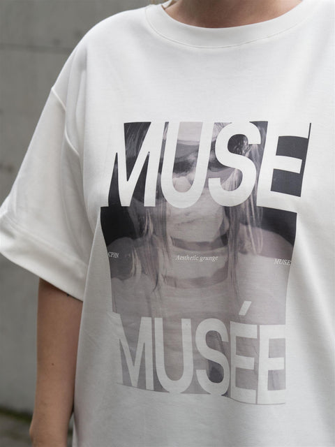 Muse-Tee lang Offwhite