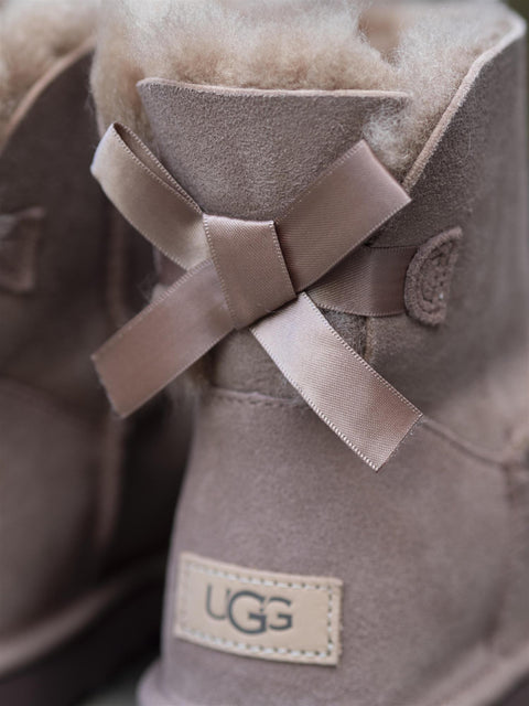 Mini Bailey Bow Rockey Oak
