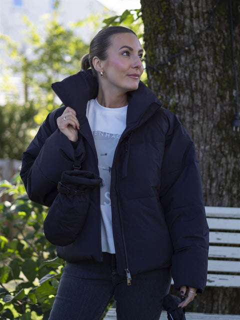 Pinara short puffer Sort