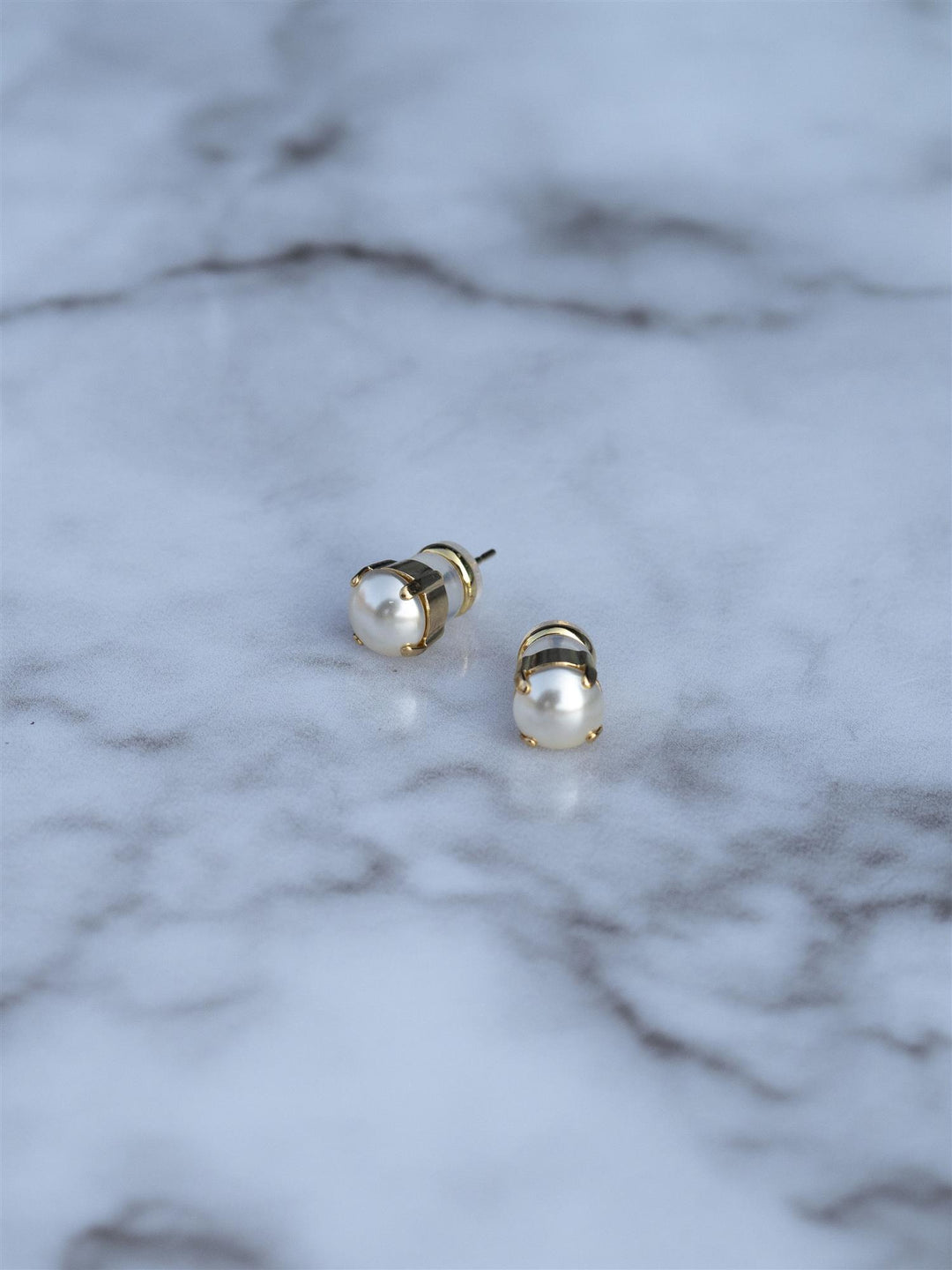 Classic Stud Earrings Hvit