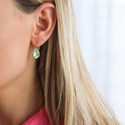 Mini drop clasp earrings Lysegrønn
