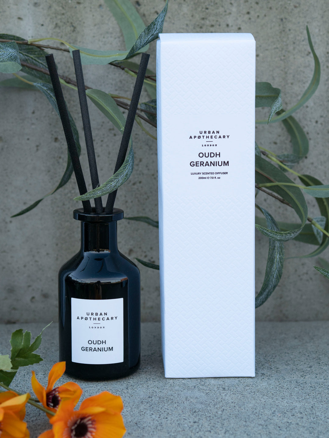 Black Glass Diffuser Oudh Geranium Sort
