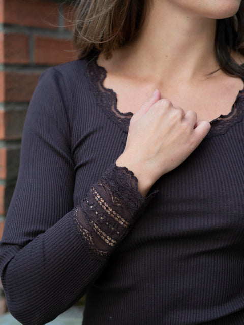 Benita Silk LS O-neck Brun