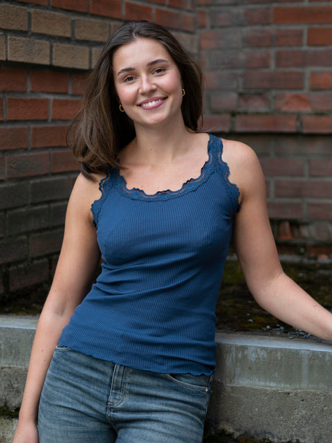 Babette Silk SL U-Neck Blå