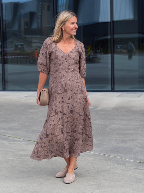 Agatha Fitted Dress Lysebrun