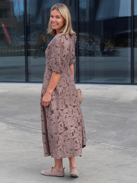 Agatha Fitted Dress Lysebrun