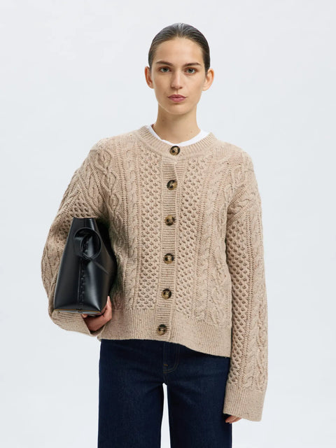 Nelly knit o-neck cardigan Beige
