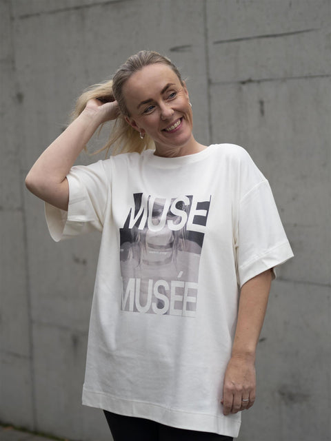 Muse-Tee lang Offwhite