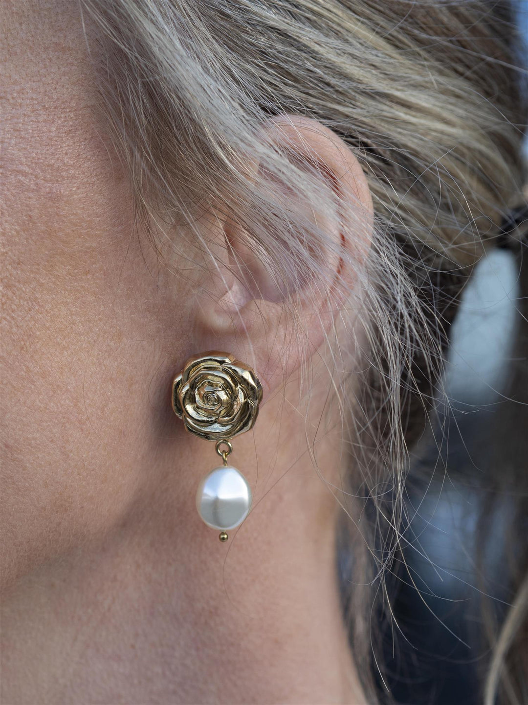 Rosita Pearl Earrings Gull