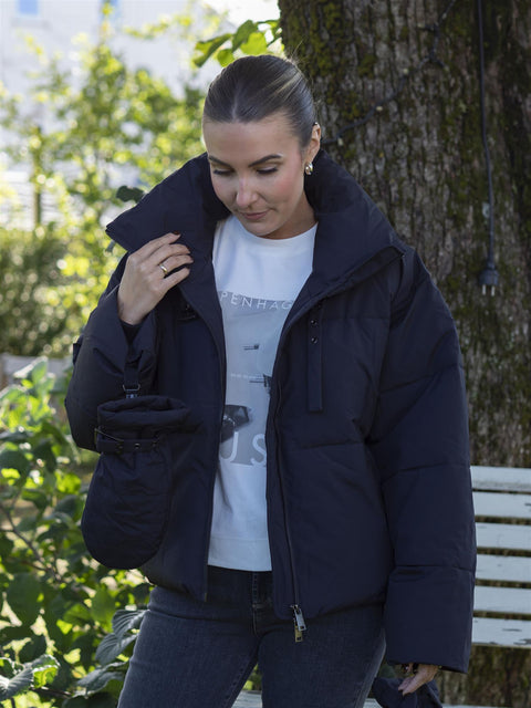 Pinara short puffer Sort