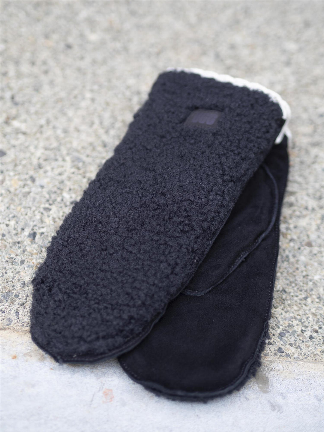 Fluff Scalloped Mitten Sort
