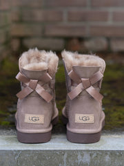 Mini Bailey Bow Rockey Oak