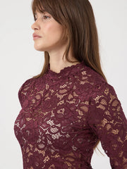 Lacey lace top Burgunder