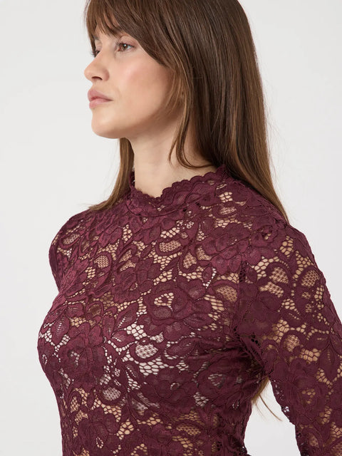 Lacey lace top Burgunder
