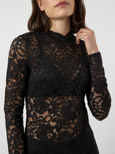 Lacey lace top Sort