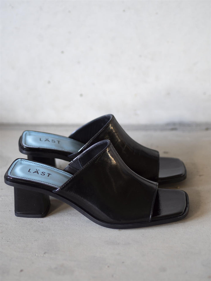 Maddie Patent Leather Sort