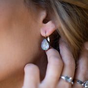 Mini drop clasp earrings Lyseblå