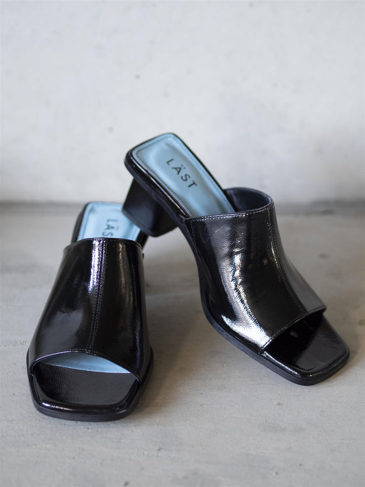Maddie Patent Leather Sort