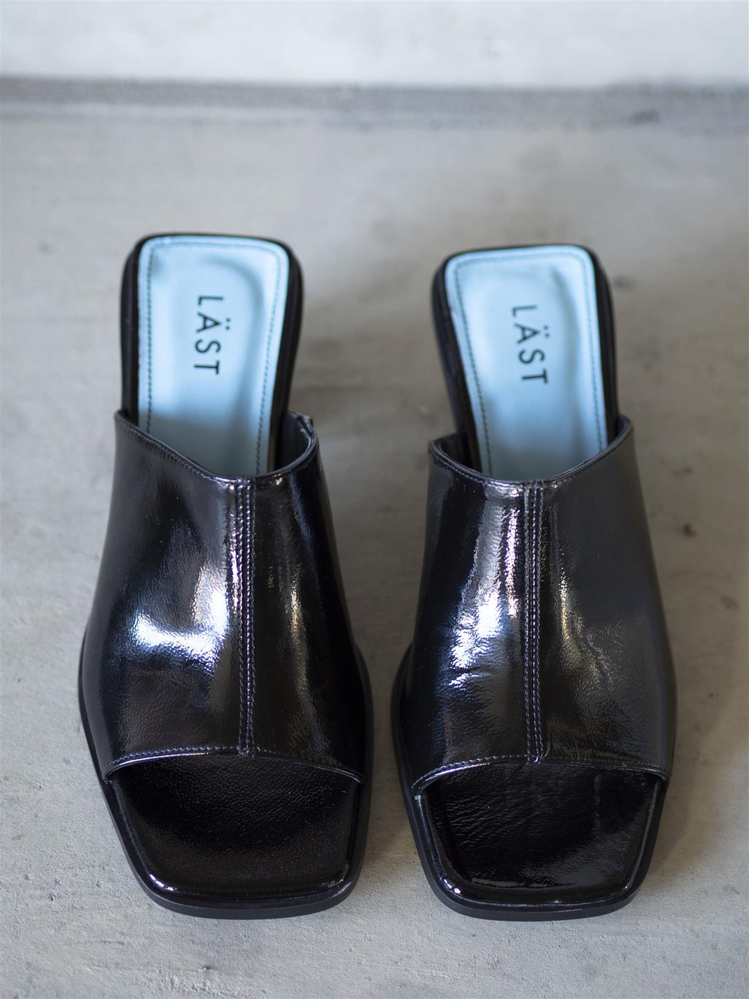 Maddie Patent Leather Sort